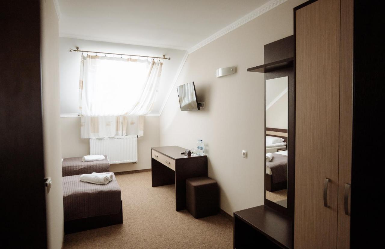 Роляда Hotel Tysmenytsia Eksteriør billede