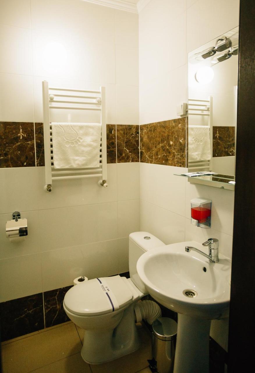 Роляда Hotel Tysmenytsia Eksteriør billede
