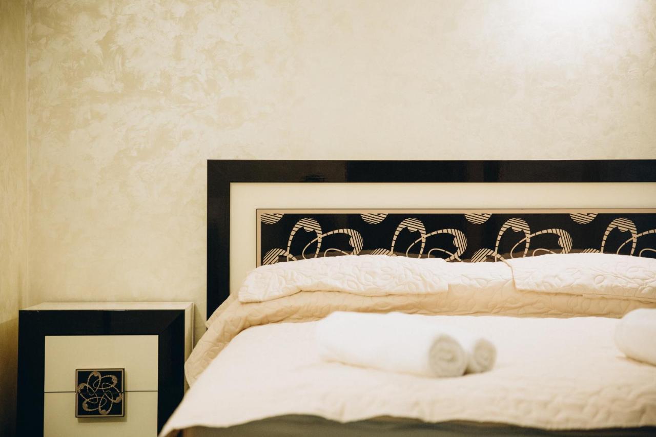 Роляда Hotel Tysmenytsia Eksteriør billede