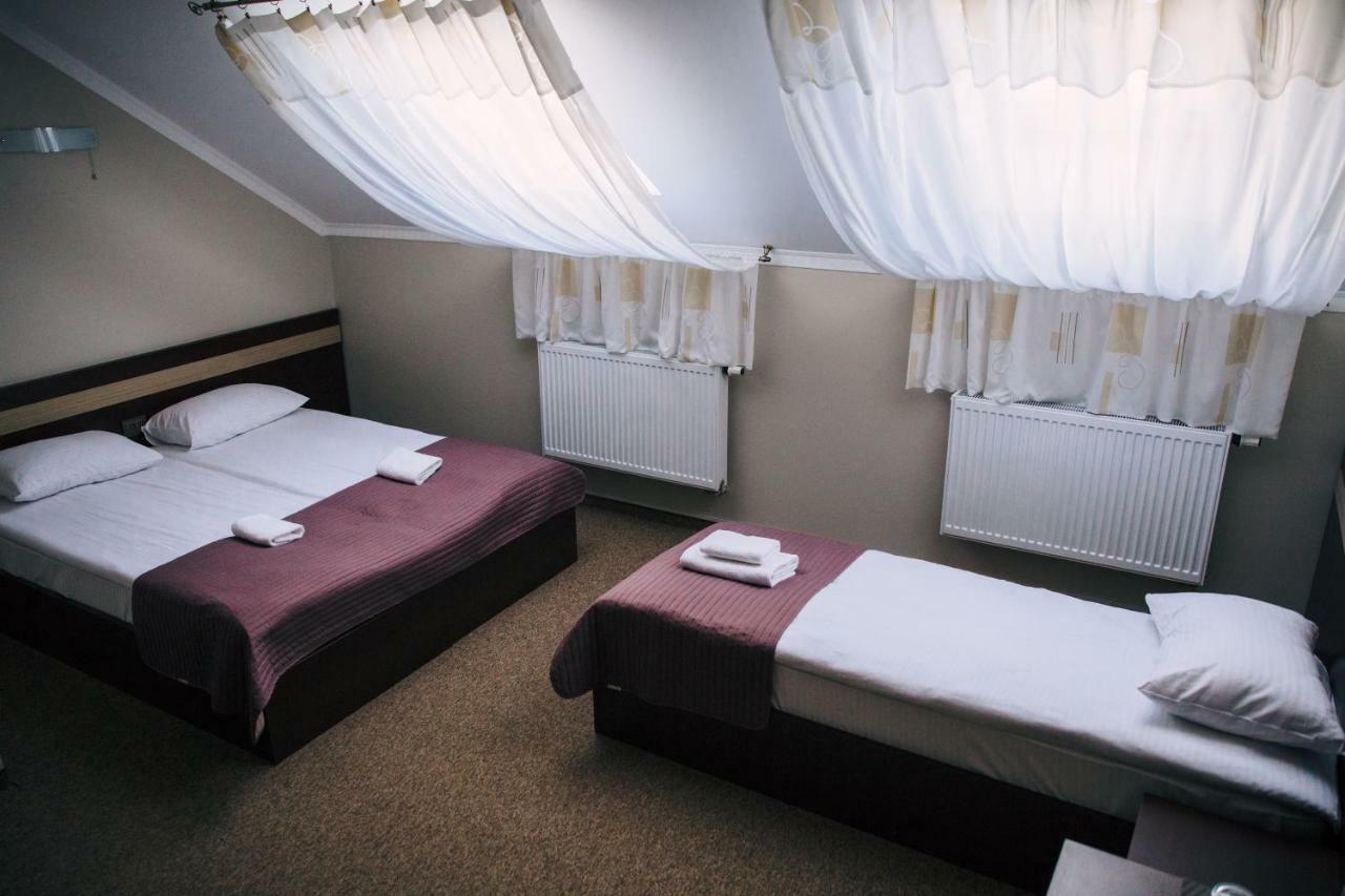 Роляда Hotel Tysmenytsia Eksteriør billede
