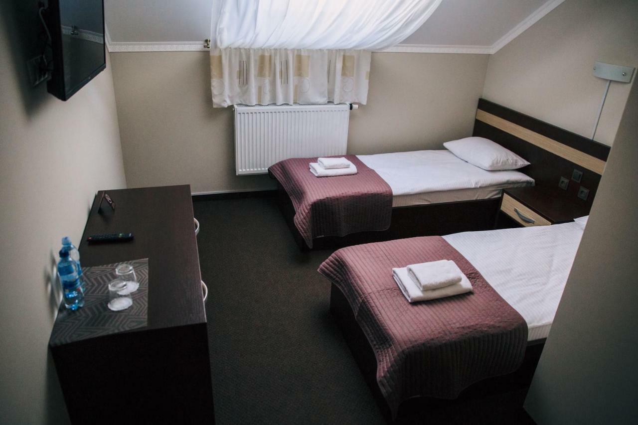 Роляда Hotel Tysmenytsia Eksteriør billede