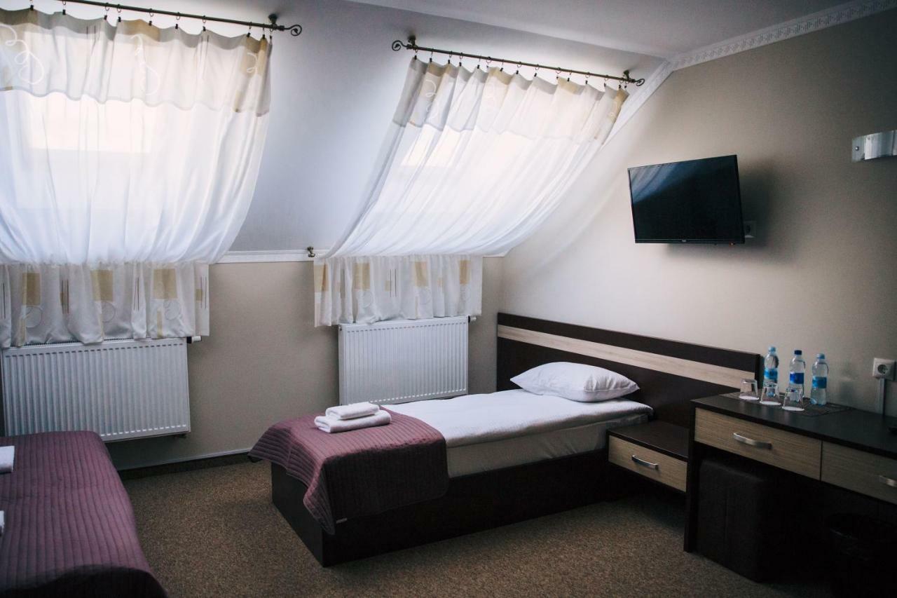Роляда Hotel Tysmenytsia Eksteriør billede