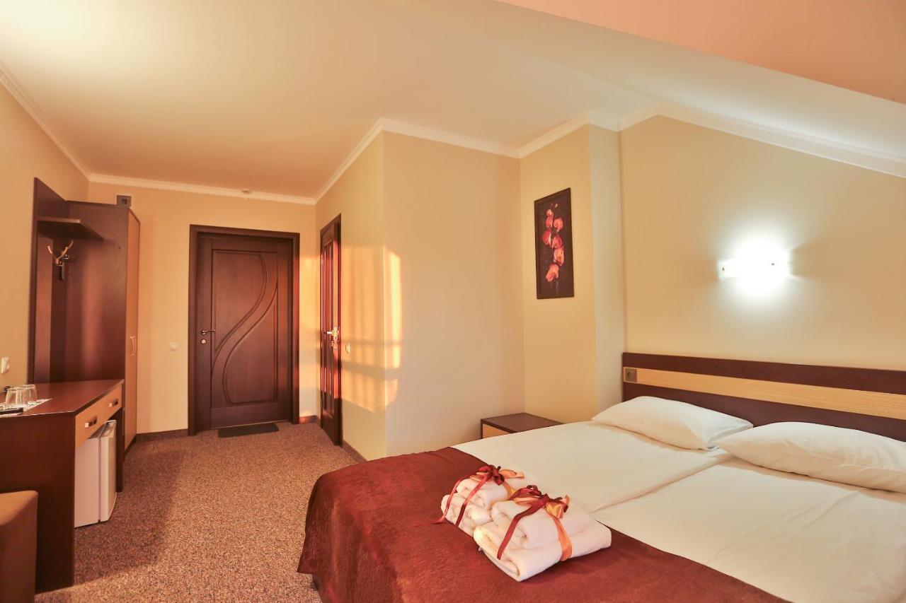 Роляда Hotel Tysmenytsia Eksteriør billede