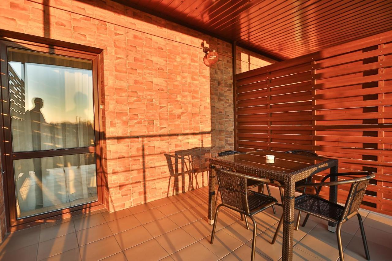 Роляда Hotel Tysmenytsia Eksteriør billede