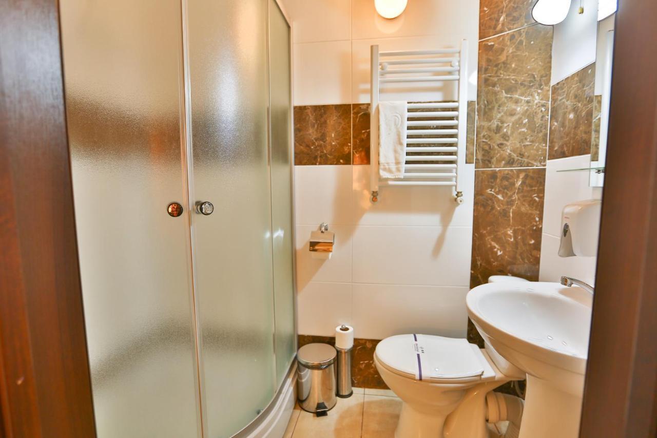 Роляда Hotel Tysmenytsia Eksteriør billede