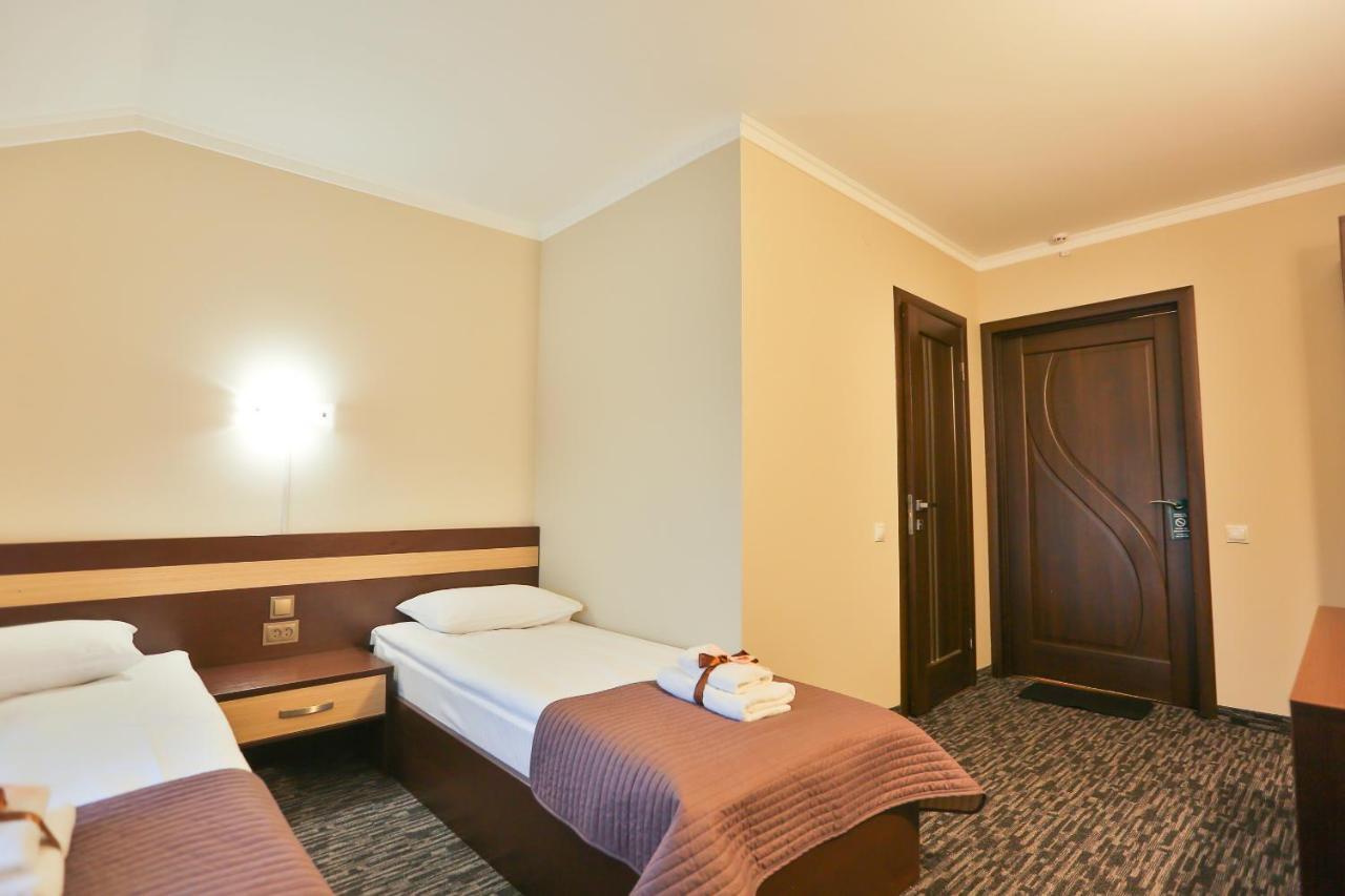 Роляда Hotel Tysmenytsia Eksteriør billede