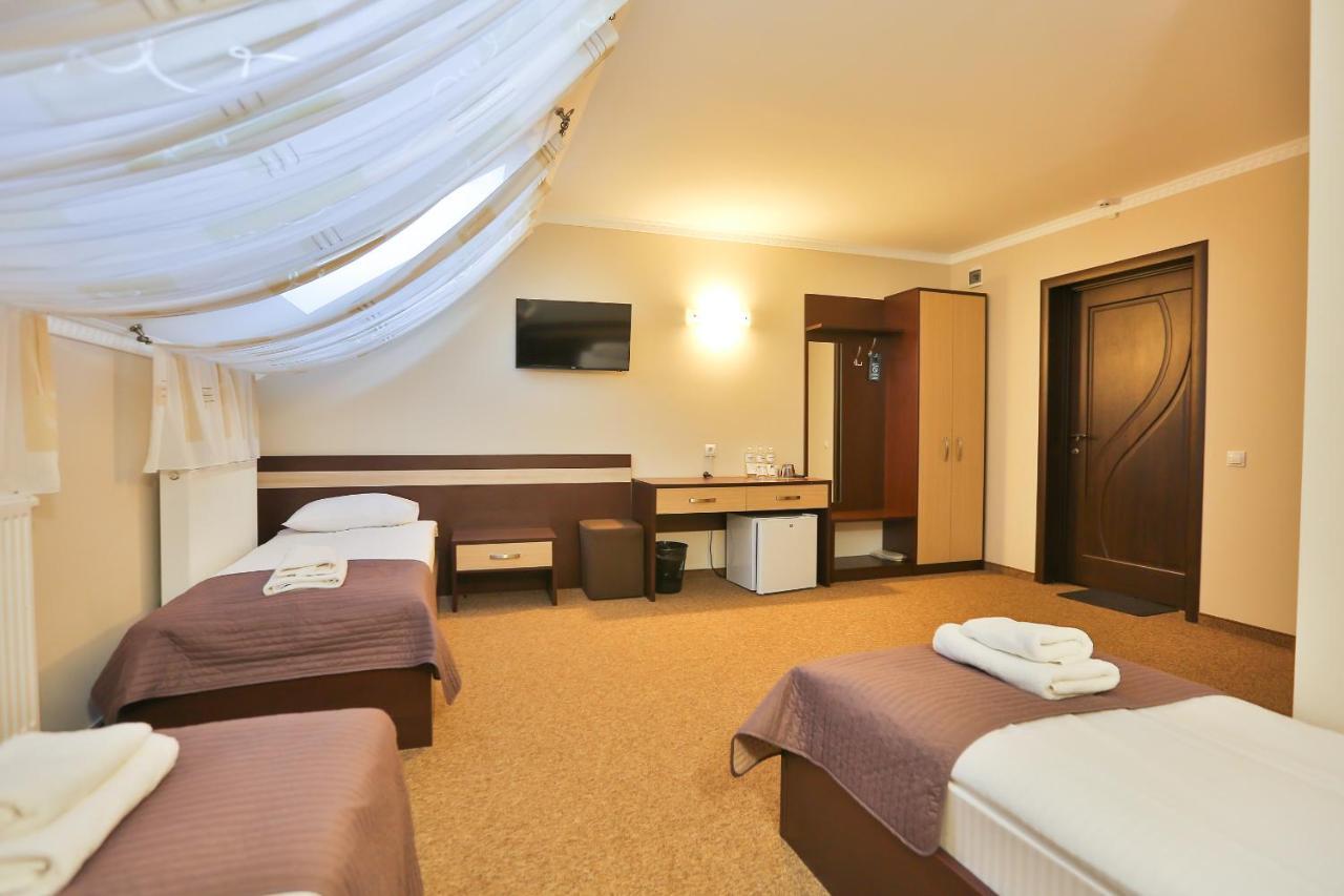 Роляда Hotel Tysmenytsia Eksteriør billede