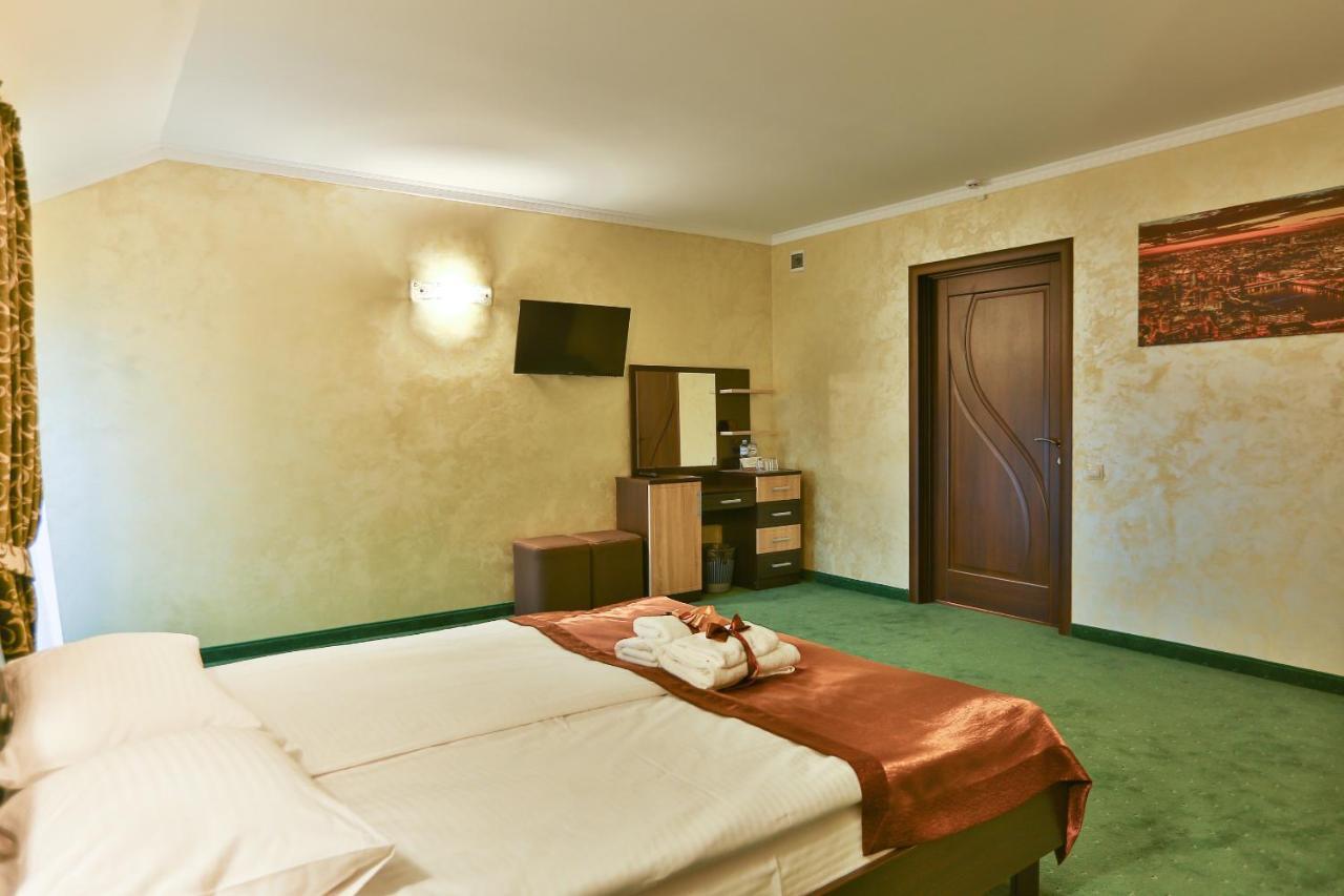Роляда Hotel Tysmenytsia Eksteriør billede