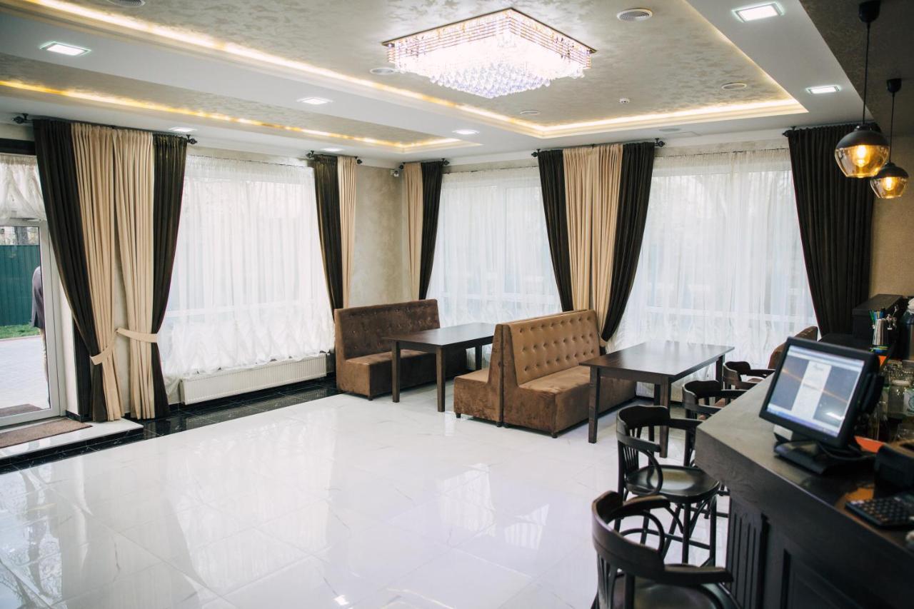 Роляда Hotel Tysmenytsia Eksteriør billede